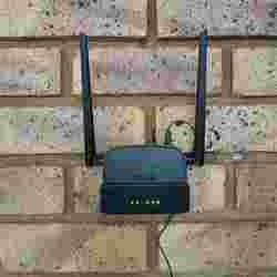 Tenda N300 Wi-Fi Router 4G LTE wall mount / bracket