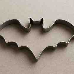 Bat Cookie Cutter – Spooky Halloween Baking Tool for Cookies, Fondant and Crafts
