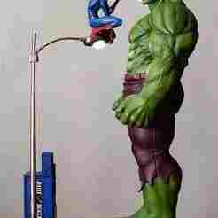 Diorama / Model of Hulk & Spiderman