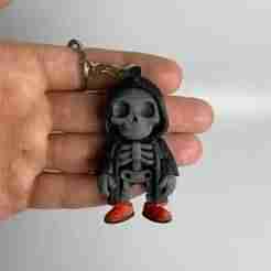 Skeleton in Cloak Halloween Keychain 💀🧥 | Color 3MF File for 3D Printing