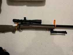 Airsoft silahı duvara monte edilir