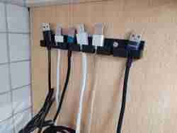 Usb kablo tutucu