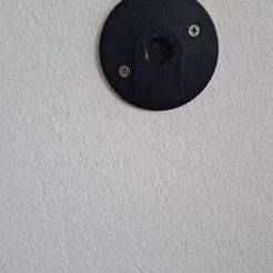 Universal wall mount suitable for various devices