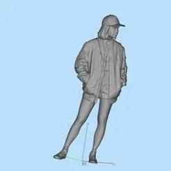 1/24Miniature figure female wearing hat and shorts