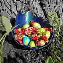 Cracked egg shell for candy or storage