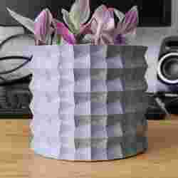 Bitkileriniz için Geleneksel Origami Çiçek Saksısı ve Saksı