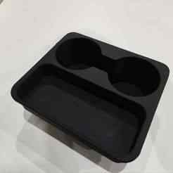 Cup holder in the armrest of Haval H9 2024