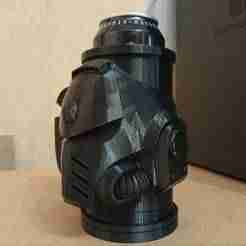 WARHAMMER 40K Ultramarines can hold 0.5l Adeptus Astartes.