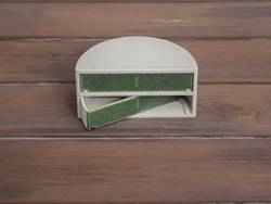 Flowerpot with built-in drainage tray