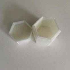 This hexagonal container